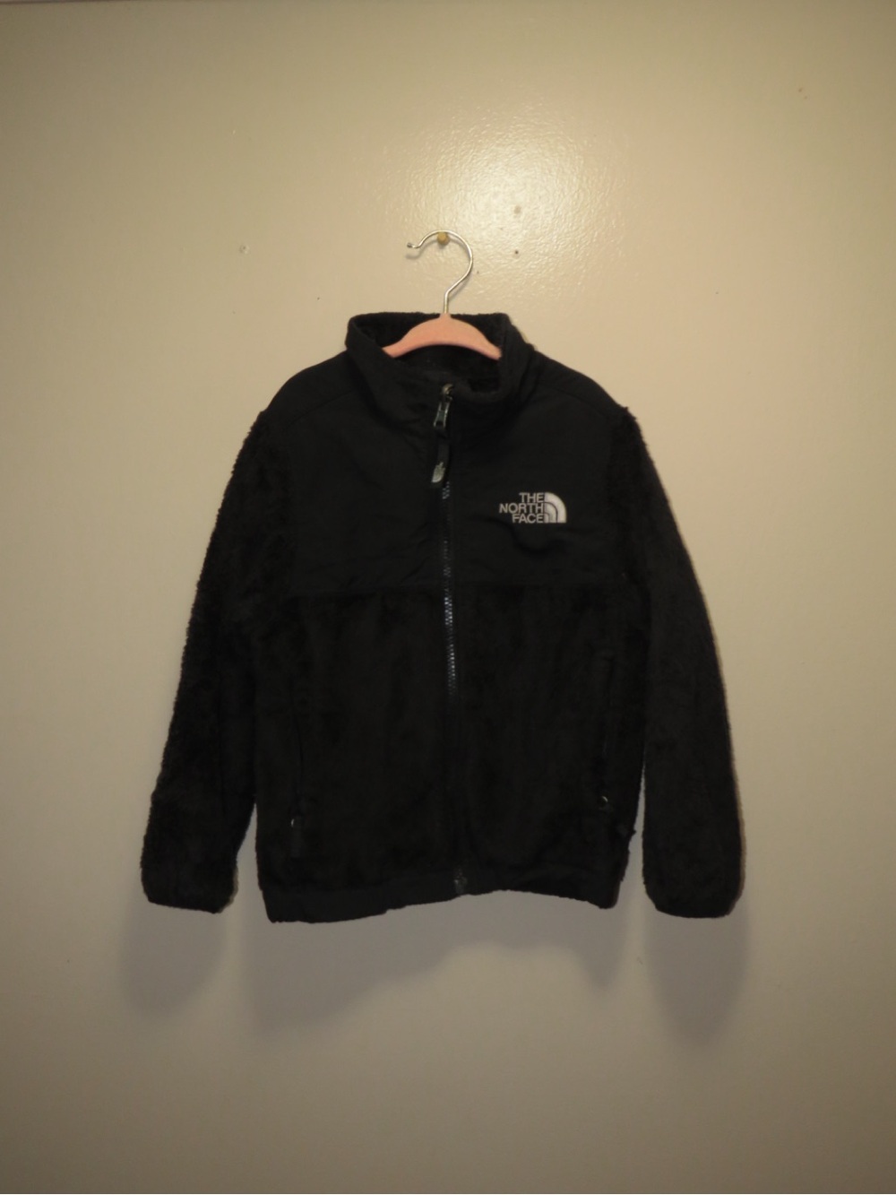 The North Face girl’s Black Full-Zip Plush Fleece. Size XXS (5)